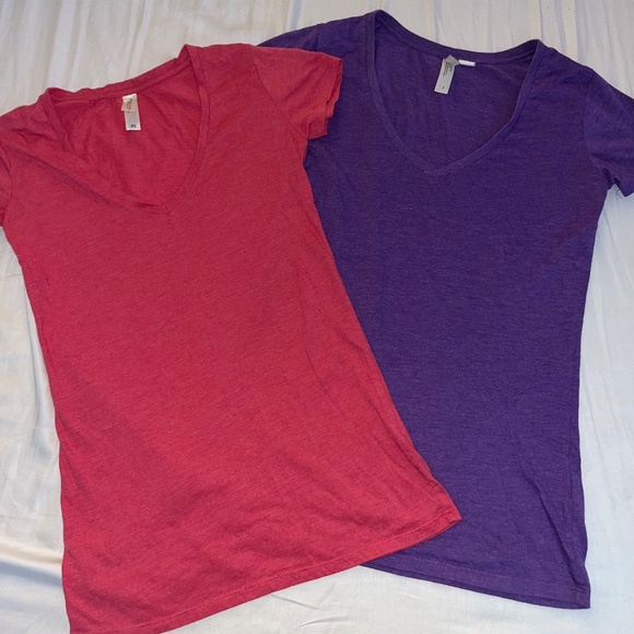 THREADS FOR THOUGHT LOT 2 SCOOP NECK TEES, CROPPED LEGGINGS LOT XS - Picture 2 of 6